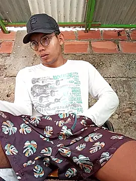 Snapshot of alex_candela chatting on November 26, 2025, 12:17 pm alex candela online show from November 26, 2025, 12:17 pm