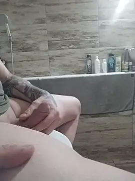 Snapshot of Milllano2202 chatting on February 18, 2026, 11:01 pm Milllano2202 online show from February 18, 2026, 11:01 pm