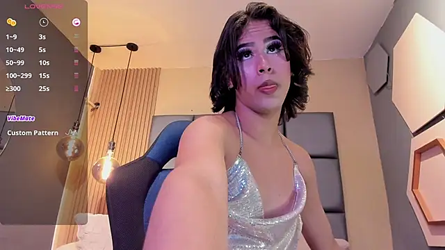 HOTTY RED  online show from December 24, 2024, 6:28 pm