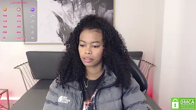 Snapshot of Shenna_brunette_ chatting on December 28, 2024, 1:06 pm Shenna brunette online show from December 28, 2024, 1:06 pm