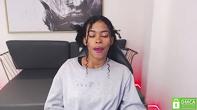 Snapshot of Shenna_brunette_ chatting on January 22, 2025, 1:11 pm Shenna brunette online show from January 22, 2025, 1:11 pm