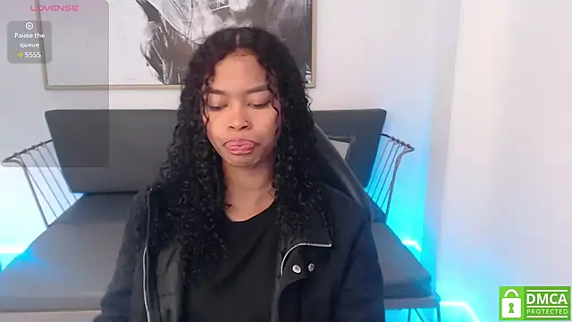 Snapshot of Shenna_brunette_ chatting on January 25, 2025, 1:08 pm Shenna brunette online show from January 25, 2025, 1:08 pm