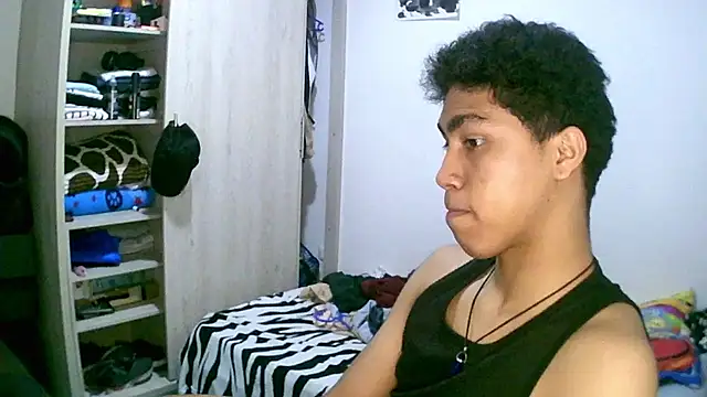 sexy diamante  online show from March 17, 2026, 2:27 am