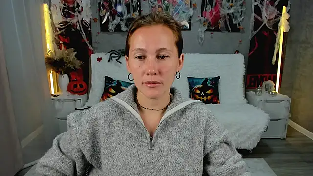 MichelleOrtis online show from October 29, 2025, 12:29 pm