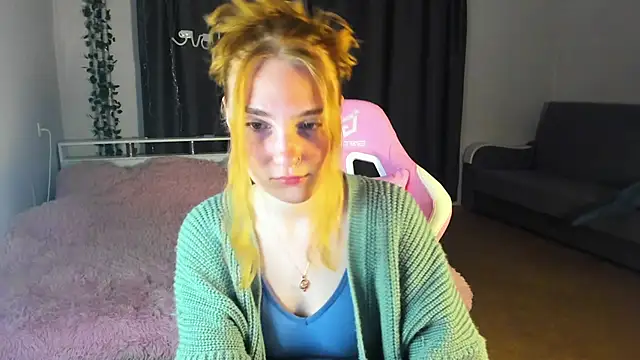 Snapshot of ReddHotPipper chatting on December 3, 2024, 1:19 am ReddHotPipper online show from December 3, 2024, 1:19 am