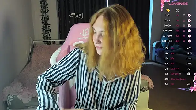 Snapshot of ReddHotPipper chatting on December 13, 2024, 5:05 am ReddHotPipper online show from December 13, 2024, 5:05 am