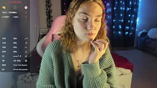 Snapshot of ReddHotPipper chatting on February 21, 2025, 1:00 am ReddHotPipper online show from February 21, 2025, 1:00 am