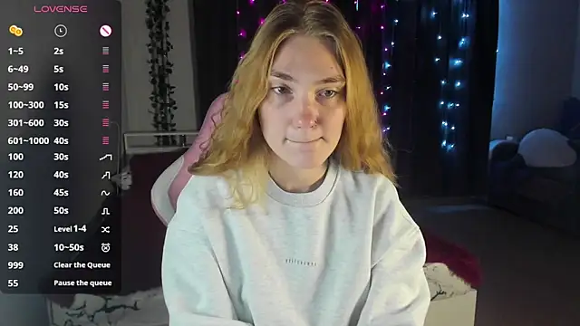 Snapshot of ReddHotPipper chatting on March 10, 2025, 1:01 am ReddHotPipper online show from March 10, 2025, 1:01 am