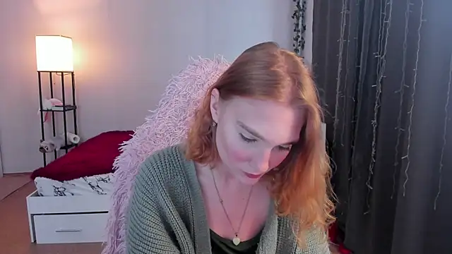 Snapshot of ReddHotPipper chatting on October 5, 2025, 2:43 am ReddHotPipper online show from October 5, 2025, 2:43 am