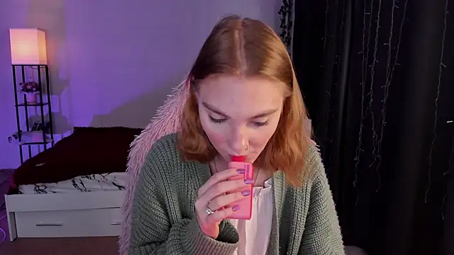 Snapshot of ReddHotPipper chatting on October 22, 2025, 3:29 am ReddHotPipper online show from October 22, 2025, 3:29 am