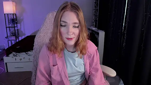 Snapshot of ReddHotPipper chatting on October 29, 2025, 2:58 am ReddHotPipper online show from October 29, 2025, 2:58 am