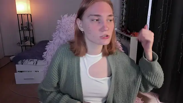 ReddHotPipper online show from April 19, 2026, 4:23 am