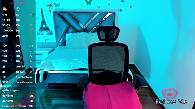 Snapshot of Dana_martinezz chatting on December 4, 2024, 6:17 pm Dana martinezz online show from December 4, 2024, 6:17 pm