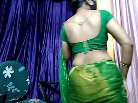 Snapshot of poojaxxx65 chatting on June 4, 2026, 9:43 pm poojaxxx65 online show from June 4, 2026, 9:43 pm