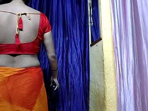 Snapshot of poojaxxx65 chatting on July 19, 2026, 10:02 pm poojaxxx65 online show from July 19, 2026, 10:02 pm