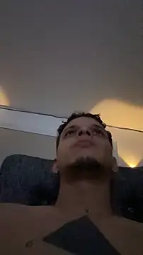 ArturoDelgado1 online show from April 16, 2026, 12:44 am