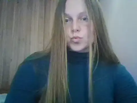 Evasapples online show from March 2, 2025, 6:51 pm