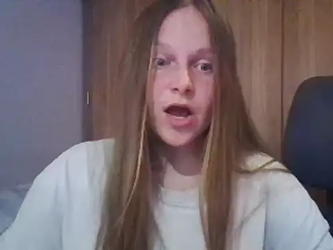 Evasapples online show from March 5, 2025, 10:32 pm