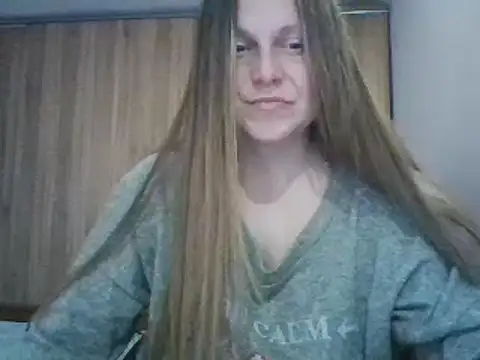 Evasapples online show from March 20, 2025, 9:46 pm