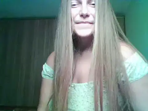 Evasapples online show from September 15, 2025, 3:23 pm