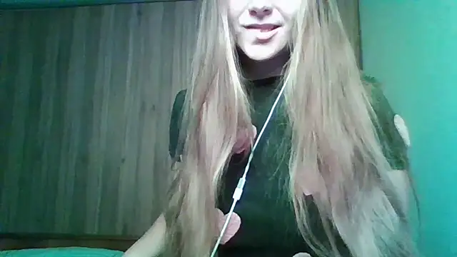 Evasapples online show from November 22, 2025, 2:05 pm