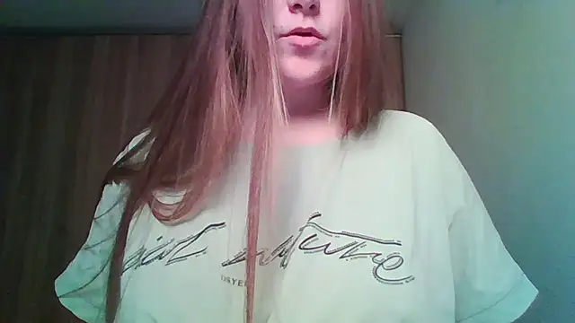 Snapshot of Evasapples chatting on May 4, 2026, 7:54 pm Evasapples online show from May 4, 2026, 7:54 pm