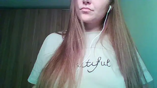 Snapshot of Evasapples chatting on May 11, 2026, 4:04 pm Evasapples online show from May 11, 2026, 4:04 pm