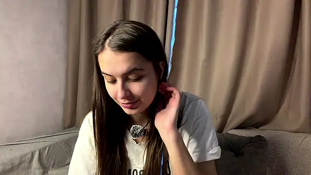 Snapshot of elisa_moon chatting on March 24, 2026, 2:55 pm elisa moon online show from March 24, 2026, 2:55 pm