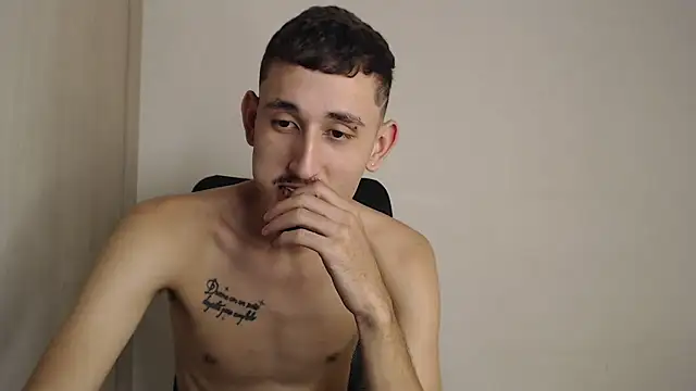 Snapshot of enzo_0814 chatting on February 17, 2025, 4:31 am enzo 0814 online show from February 17, 2025, 4:31 am