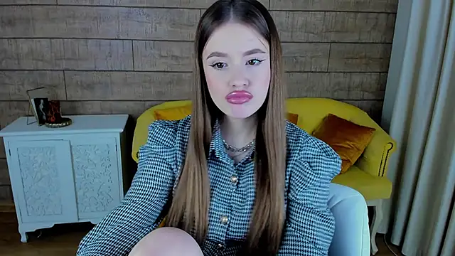 MilanaBalmain online show from January 21, 2025, 7:26 am