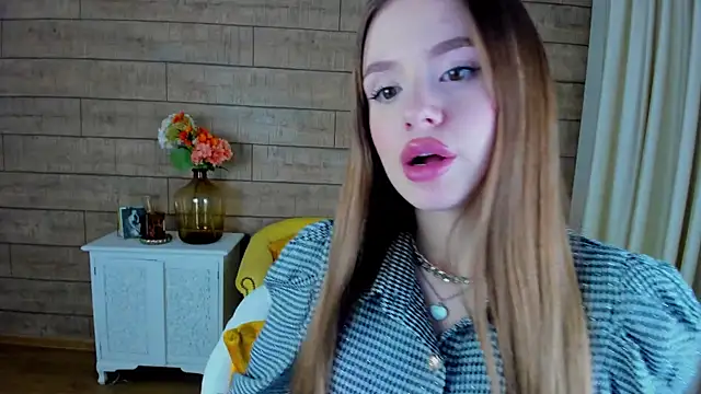 MilanaBalmain online show from January 21, 2025, 11:03 am