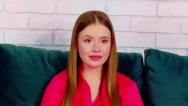 MilanaBalmain online show from February 5, 2025, 7:42 pm