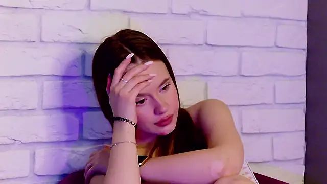 MilanaBalmain online show from February 6, 2025, 1:49 am