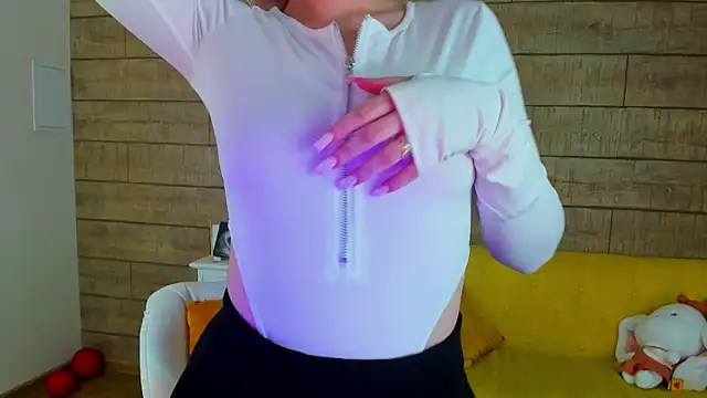 MilanaBalmain online show from February 10, 2025, 2:37 pm