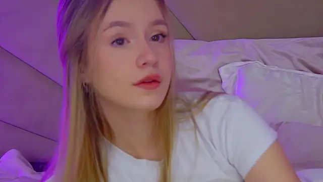 MilanaBalmain online show from October 7, 2025, 4:20 am