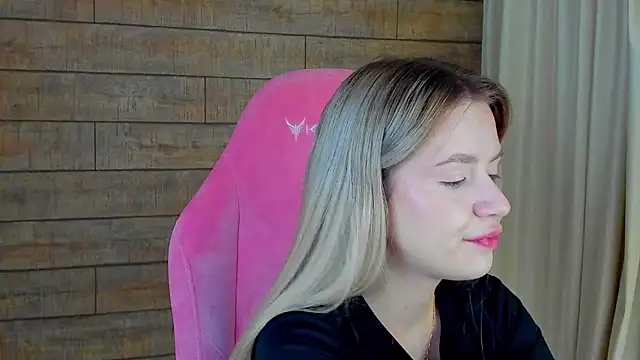 MilanaBalmain online show from March 21, 2026, 4:06 am