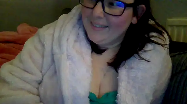 Snapshot of Curvy-Clare-30 chatting on December 8, 2024, 6:50 pm Curvy-Clare-30 online show from December 8, 2024, 6:50 pm