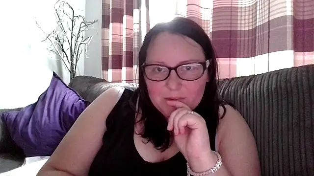 Snapshot of Curvy-Clare-30 chatting on August 2, 2026, 7:01 pm Curvy-Clare-30 online show from August 2, 2026, 7:01 pm