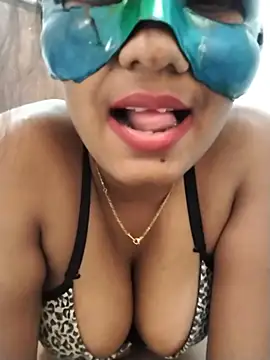 Snapshot of Zaraangle chatting on June 3, 2026, 11:46 am Zaraangle online show from June 3, 2026, 11:46 am