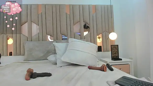 im nika  online show from January 12, 2025, 2:09 pm