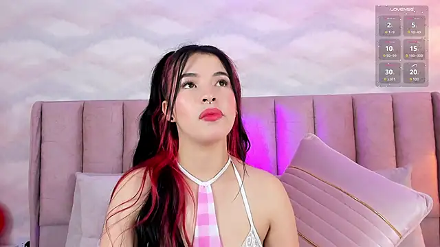 im nika  online show from February 27, 2025, 4:32 pm