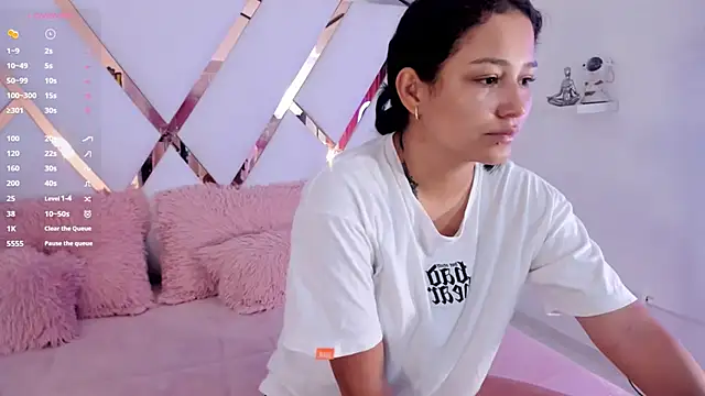 sexyy kitty18 online show from February 24, 2025, 3:12 am