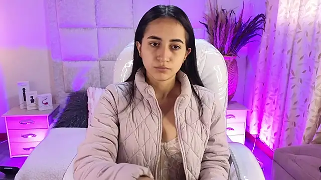 Mia Fischer online show from April 7, 2026, 11:43 am