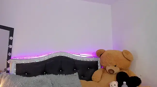 JanneKim online show from February 4, 2025, 5:23 pm