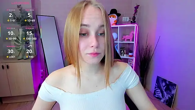 Snapshot of LianaBright chatting on April 25, 2026, 2:03 am LianaBright online show from April 25, 2026, 2:03 am