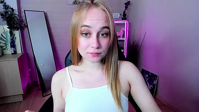 Snapshot of LianaBright chatting on April 29, 2026, 2:15 am LianaBright online show from April 29, 2026, 2:15 am