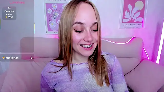 Snapshot of LianaBright chatting on May 21, 2026, 1:45 am LianaBright online show from May 21, 2026, 1:45 am