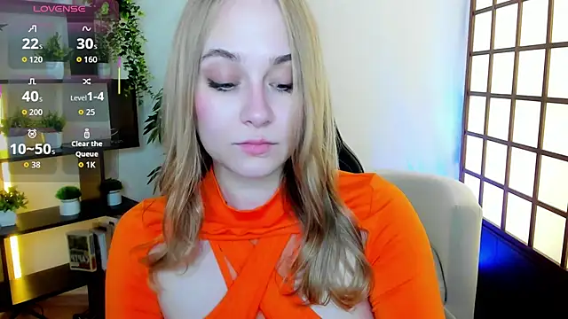 Snapshot of LianaBright chatting on June 4, 2026, 1:44 am LianaBright online show from June 4, 2026, 1:44 am