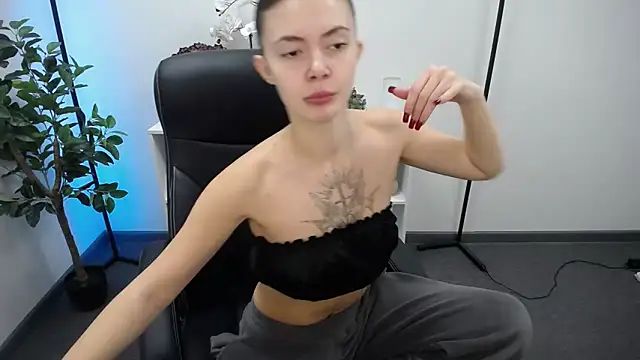 Snapshot of Ritaneer chatting on December 1, 2025, 9:03 am Ritaneer online show from December 1, 2025, 9:03 am