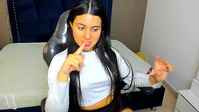 MaiteFlores online show from April 15, 2026, 3:30 pm